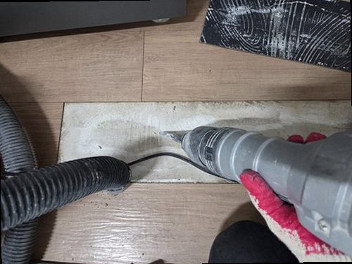 영등포구 누수탐지 거실 벽면 물자국과 천장 누수 흔적을 확인하는 현장