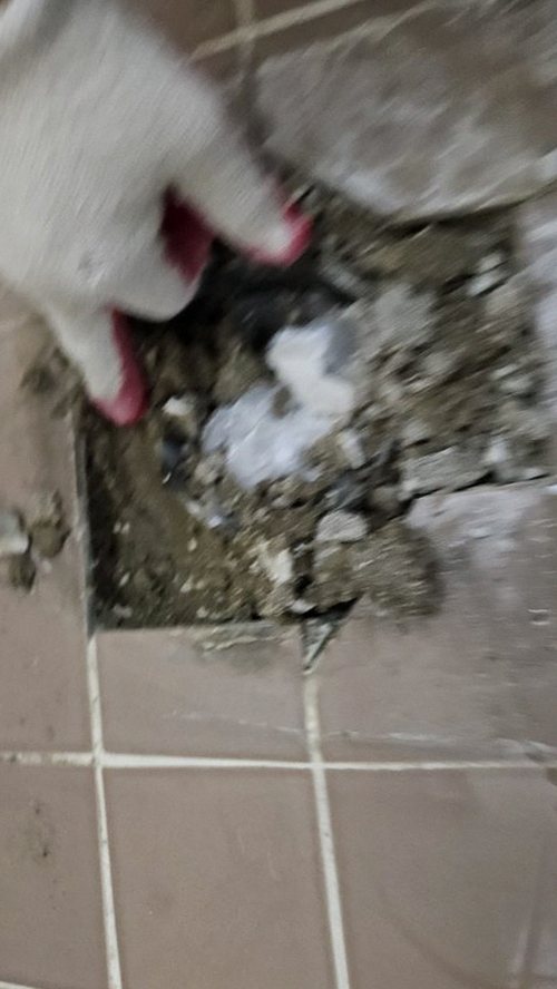 수영구 누수탐지 천장 얼룩의 경계와 번짐 방향을 기록한 점검 사진