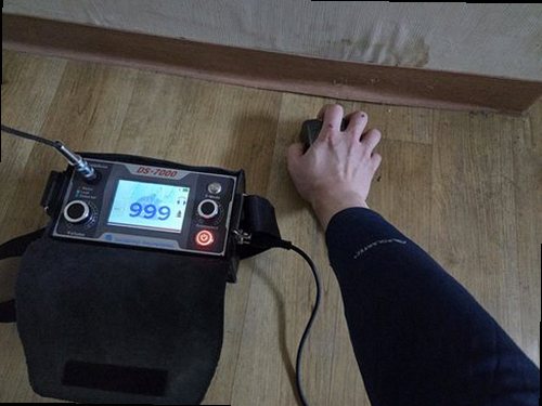 수영구 누수탐지 누수 점검을 위해 수도계량기와 보일러 배관을 확인하는 현장