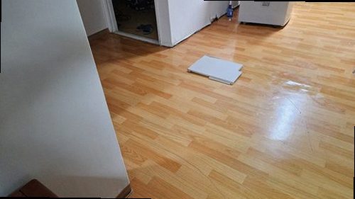 부산 강서구 누수탐지 거실 천장에 번진 누수 흔적과 도장 들뜸